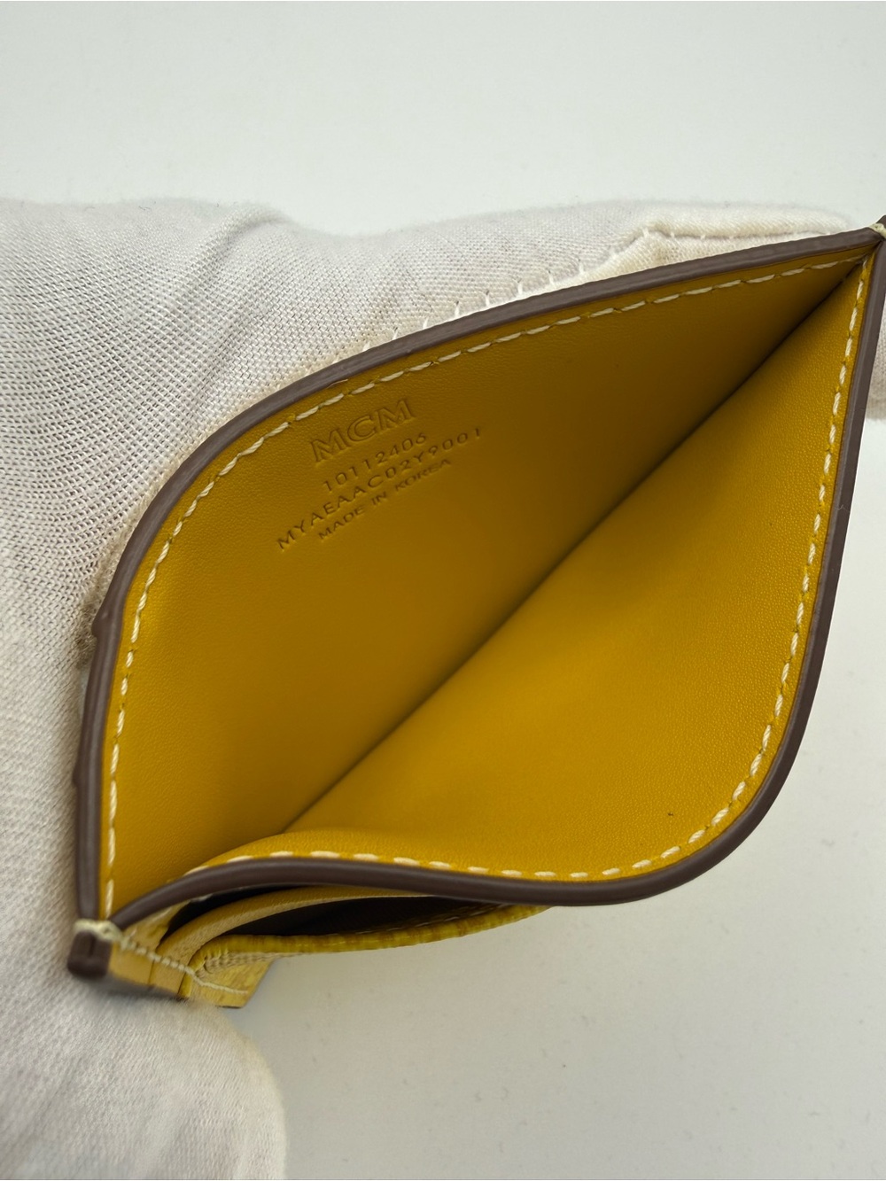 MCM HIMMEL CARD CASE IN LAURETOS LEMON GOLD - Picture 10 of 11